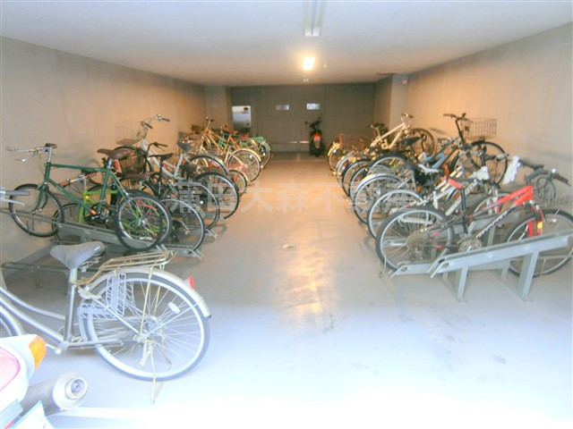 AXAS(アクサス千鳥町のその他共用部分|屋根付きラック式の駐輪場