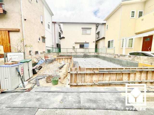 ハートフルタウン尼崎食満6丁目の外観|対面式キッチンなので、お料理中もリビングにいるお子様の様子が見守りやすい設計です。
