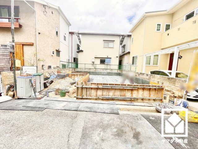ハートフルタウン尼崎食満6丁目の外観|洗面化粧台を備えた洗面室には室内洗濯機置場も設置されており、天候に左右されず洗濯していただけます。
