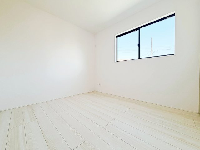 グラファーレ　安城市姫小川町７棟の洋室|収納も充実した主寝室で、夫婦のプライベート空間をゆったりと確保できます。