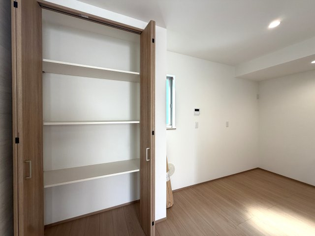 用途はいろいろ♪二世帯住宅にも！賃貸にも！お仕事用としても利用可☆もし、ローン組んで買うなら、もしかしたらもしかしたらで、返済額減っちゃうんじゃない？な、駅徒歩９分の【泉区新橋町新築二世帯住宅】の収納|専用の収納スペースです