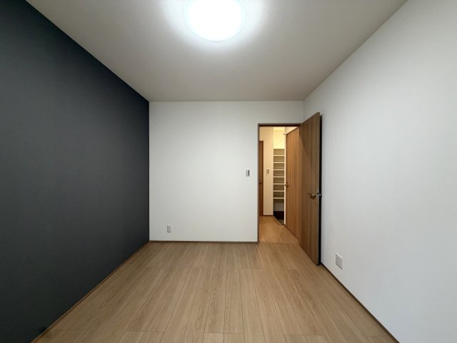 用途はいろいろ♪二世帯住宅にも！賃貸にも！お仕事用としても利用可☆もし、ローン組んで買うなら、もしかしたらもしかしたらで、返済額減っちゃうんじゃない？な、駅徒歩９分の【泉区新橋町新築二世帯住宅】の洋室|洋室です