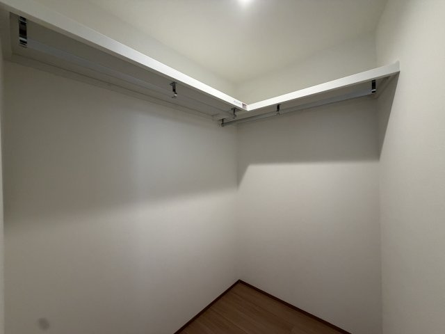 用途はいろいろ♪二世帯住宅にも！賃貸にも！お仕事用としても利用可☆もし、ローン組んで買うなら、もしかしたらもしかしたらで、返済額減っちゃうんじゃない？な、駅徒歩９分の【泉区新橋町新築二世帯住宅】の収納