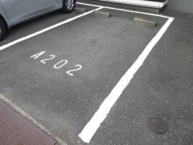 ハローヴィレッジＡ棟の駐車場