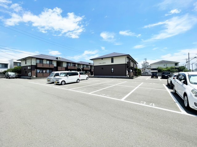 ハイカムール田中　Ｃ棟の駐車場