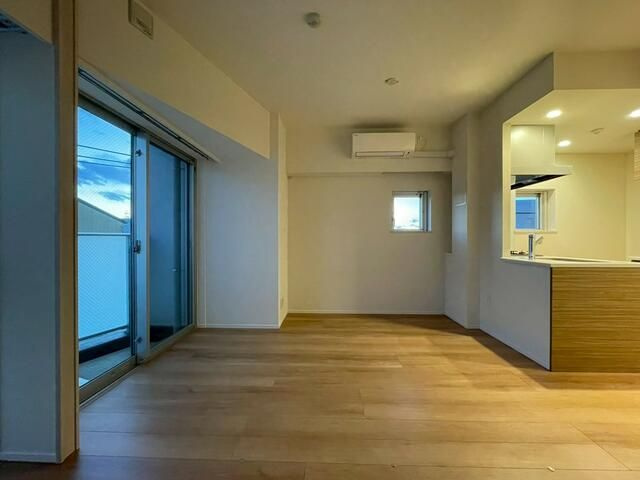フレンシア椎名町の居間・リビング