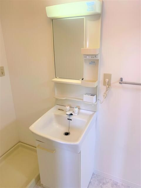 ＣＯＺＹコート市川の独立洗面台