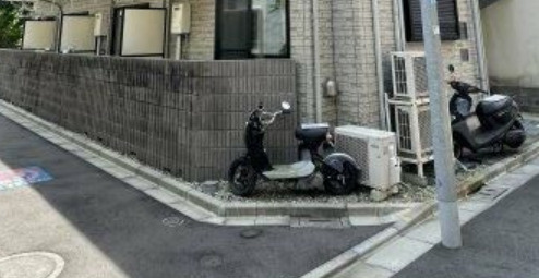 ドミール西尾久のエントランス