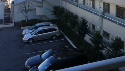 川口市戸塚２丁目の賃貸マンションの駐車場