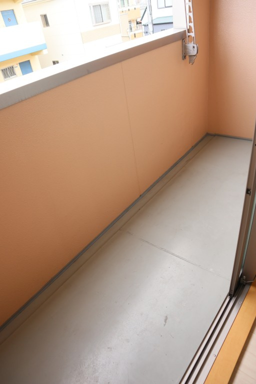 寝屋川市田井西町の賃貸マンションのバルコニー
