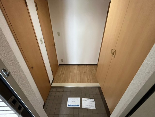 寝屋川市田井西町の賃貸マンションの玄関