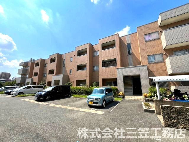 寝屋川市田井西町の賃貸マンションの駐車場