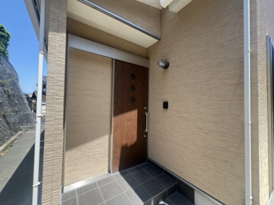 【玄関】 | 中古戸建　岩国市由宇町千鳥ヶ丘1丁目
