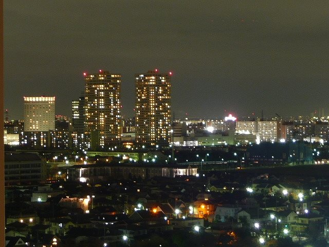 夜の外観