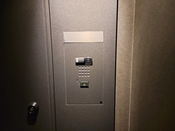 【玄関】 | 【玄関】玄関前にはカメラ付きインターホン