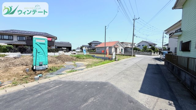 常総市本石下第13　新築戸建　1号棟の前面道路含む現地写真|現地写真です。敷地面積232.13㎡（70.21坪）とゆとりの広さ。日当たりや風通しはぜひ現地でご確認ください。