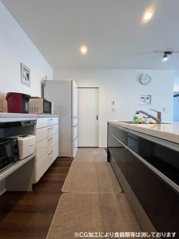樽川３条２丁目 戸建のキッチン|奥行きがあり使い勝手の良いキッチンスペース♪造り付け収納もございます♪