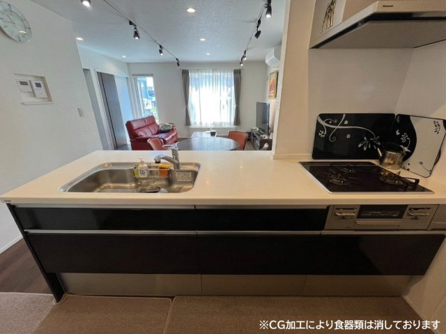 樽川３条２丁目 戸建のキッチン|リビングを見渡せる広々としたオープン対面キッチン