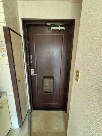コーラルハイツなかやまの玄関