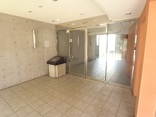 西宮市南昭和町の賃貸マンションのエントランス