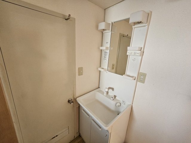 神戸市東灘区深江南町４丁目の賃貸マンションの洗面所