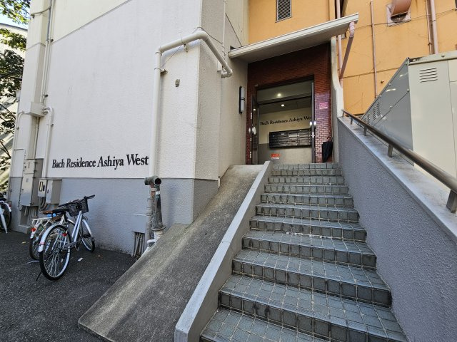 神戸市東灘区深江南町４丁目の賃貸マンションのエントランス