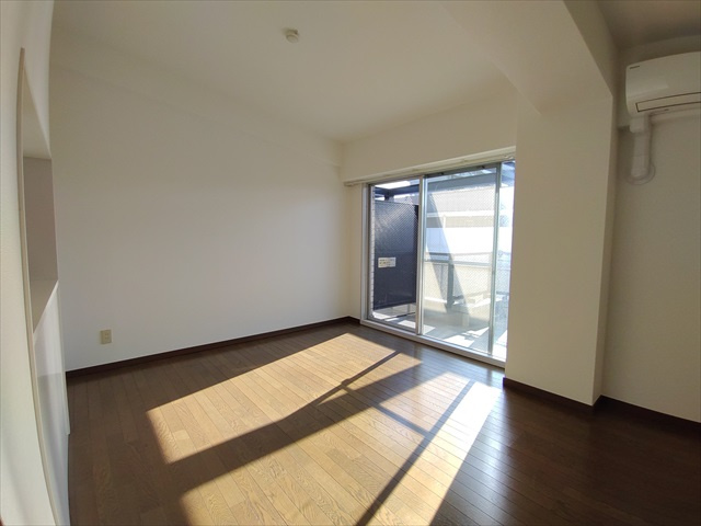 芦屋市船戸町の賃貸マンションの居間・リビング