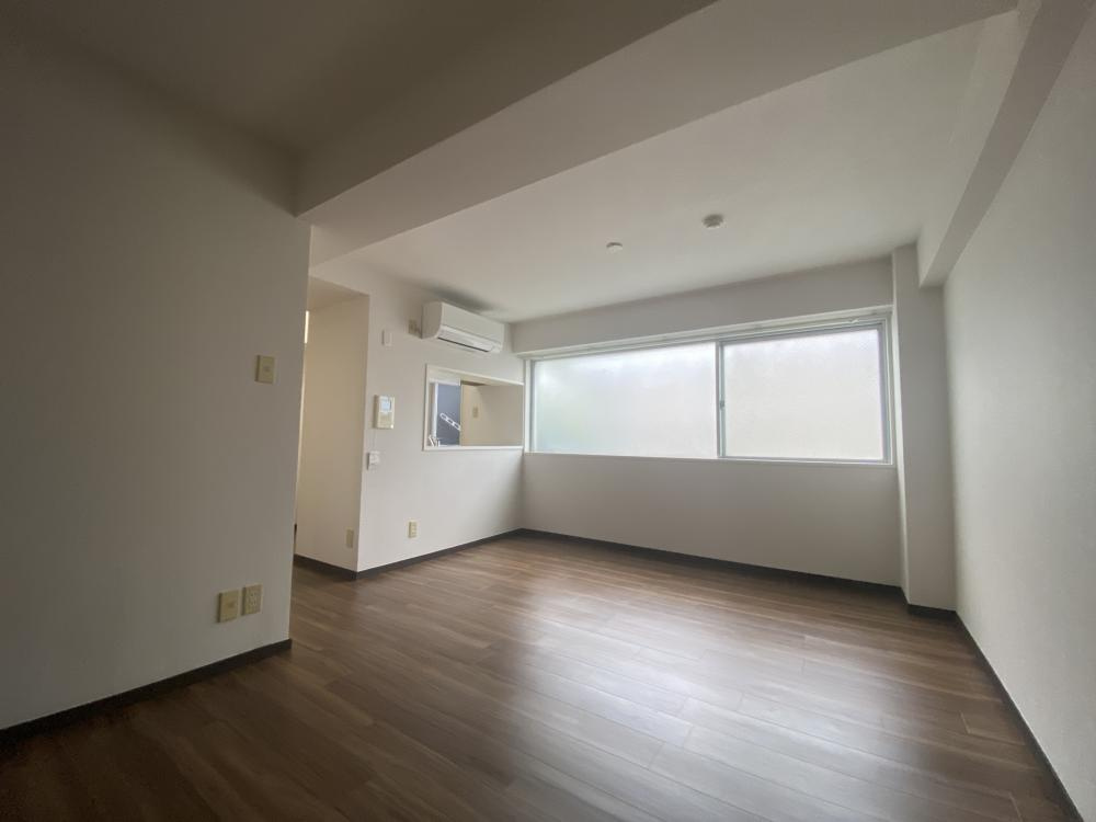 芦屋市船戸町の賃貸マンションの居間・リビング