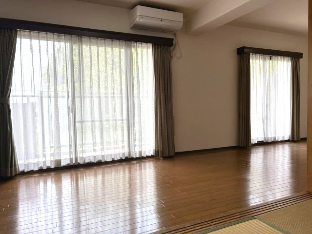 神戸市東灘区住吉台の賃貸マンションの居間・リビング