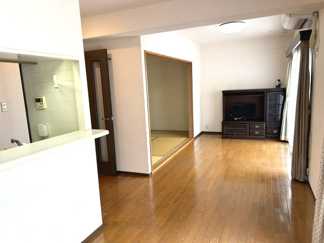 神戸市東灘区住吉台の賃貸マンションの居間・リビング