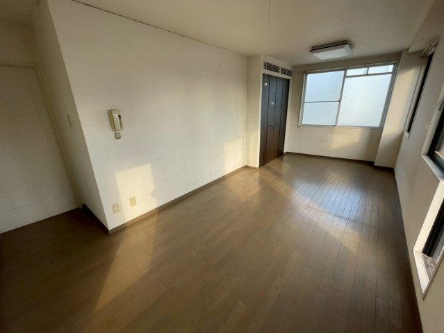 神戸市灘区浜田町３丁目の賃貸マンションの居間・リビング