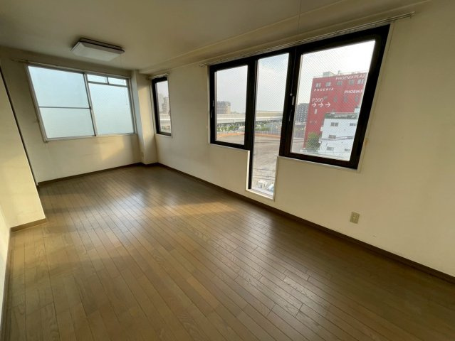 神戸市灘区浜田町３丁目の賃貸マンションの居間・リビング