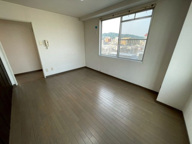 神戸市灘区浜田町３丁目の賃貸マンションの居間・リビング