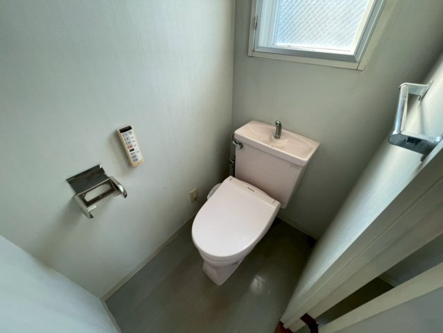 神戸市灘区浜田町３丁目の賃貸マンションのトイレ