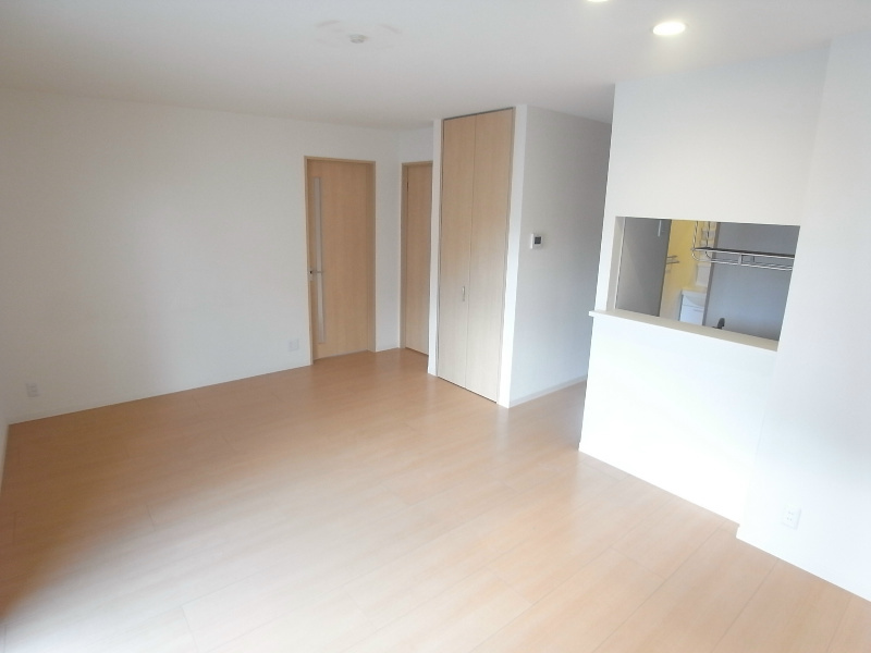 神戸市東灘区西岡本４丁目の賃貸マンションの居間・リビング