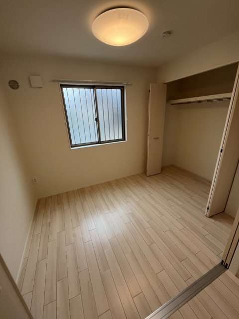 神戸市東灘区西岡本６丁目のアパートの居間・リビング