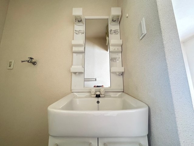 神戸市東灘区深江本町１丁目の賃貸マンションの洗面所