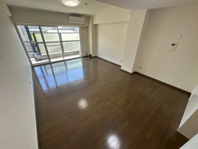 芦屋市船戸町の賃貸マンションの居間・リビング