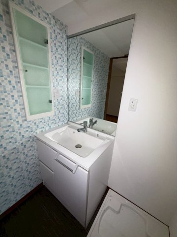 芦屋市東山町の賃貸マンションの洗面所