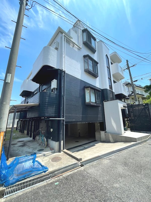 芦屋市東山町の賃貸マンションの外観