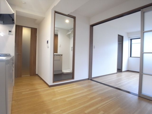 芦屋市東山町の賃貸マンションの居間・リビング