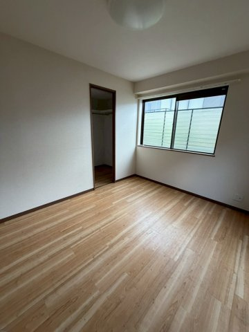 芦屋市東山町の賃貸マンションの居間・リビング
