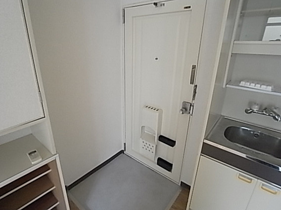 神戸市灘区深田町３丁目の賃貸マンションの玄関