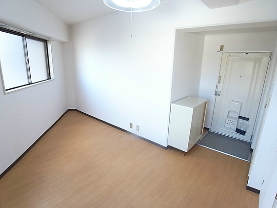 神戸市灘区深田町３丁目の賃貸マンションの居間・リビング