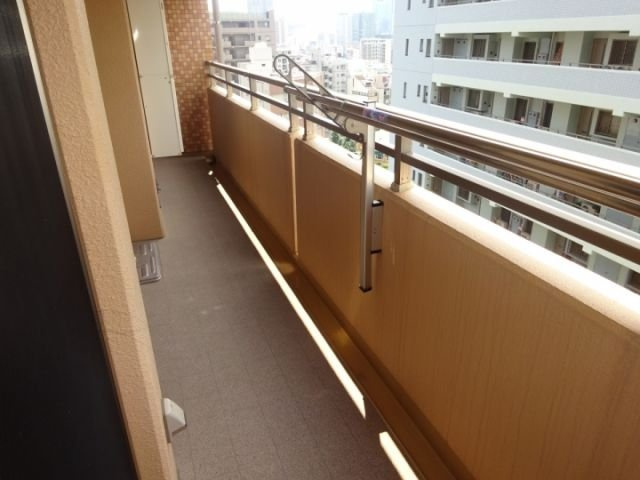 神戸市中央区中山手通５丁目の賃貸マンションのバルコニー
