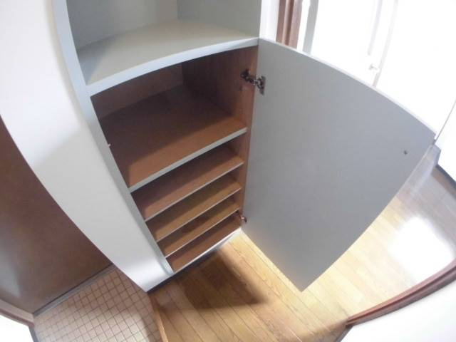 神戸市中央区国香通３丁目の賃貸マンションの玄関