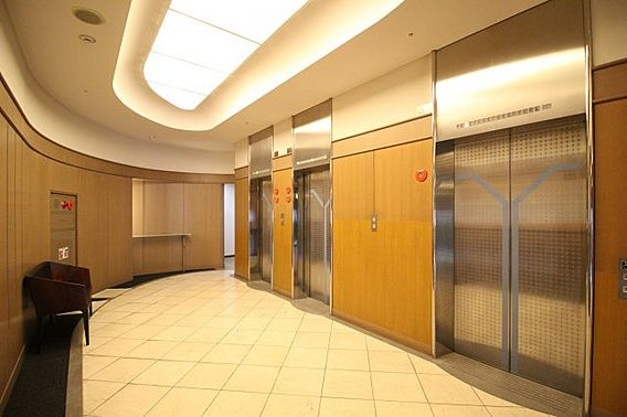 神戸市東灘区向洋町中１丁目の賃貸マンションのロビー