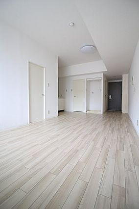 神戸市東灘区向洋町中１丁目の賃貸マンションの居間・リビング