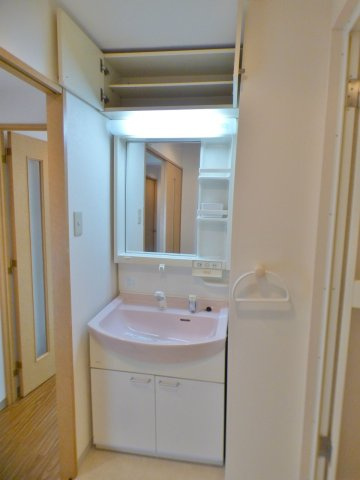 芦屋市業平町の賃貸マンションの洗面所