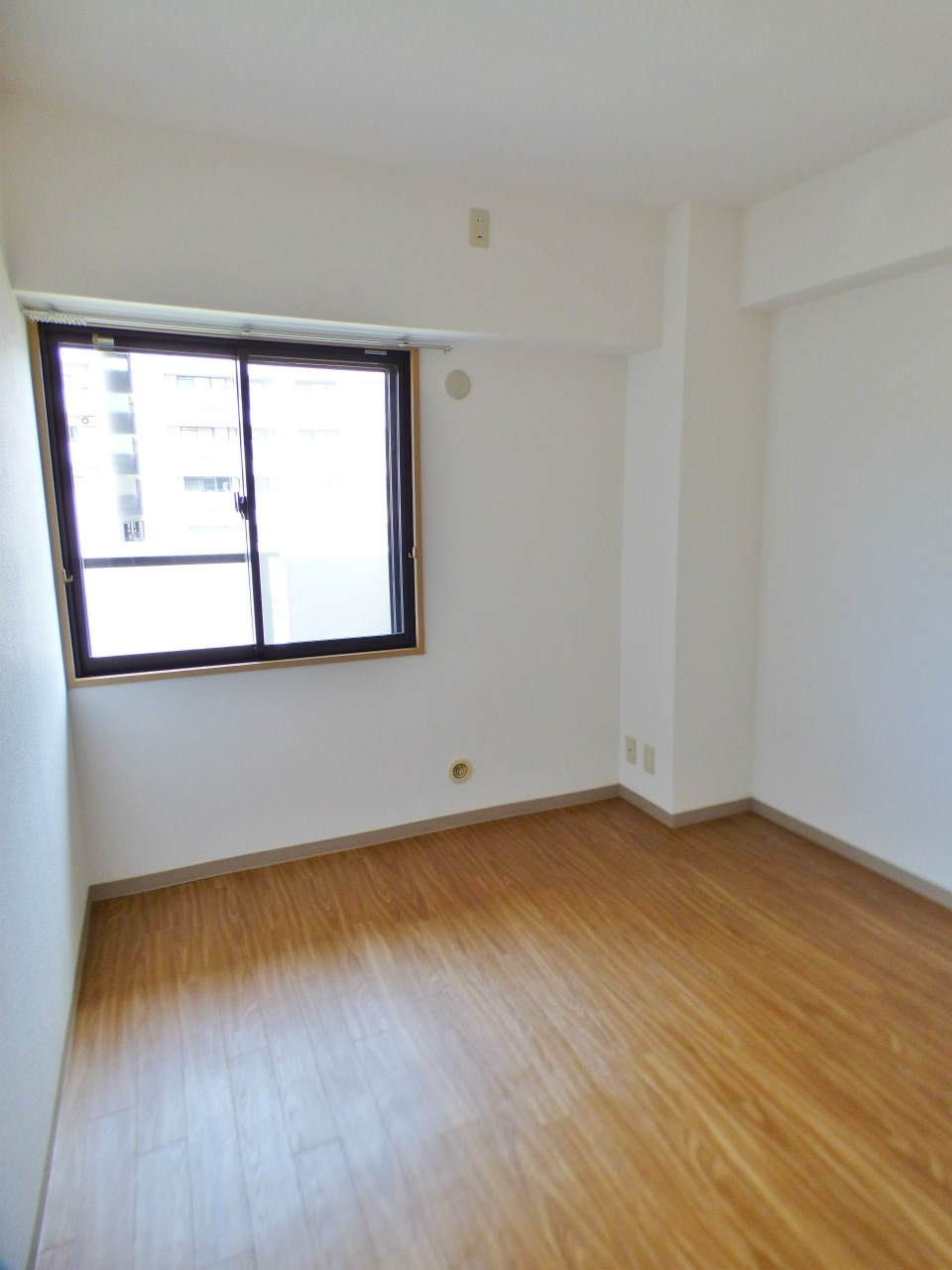 芦屋市業平町の賃貸マンションの居間・リビング
